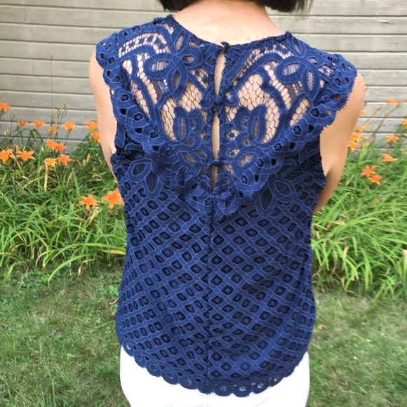 20% OFF! 🌻 Laundry by Shelli Segal Blue Lace Top - Picture 2 of 6